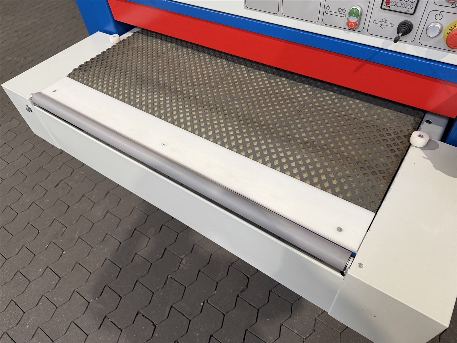 Breitbandschleifmaschine HOUFEK  Buldog 5 - automatische Teppichzentrierung