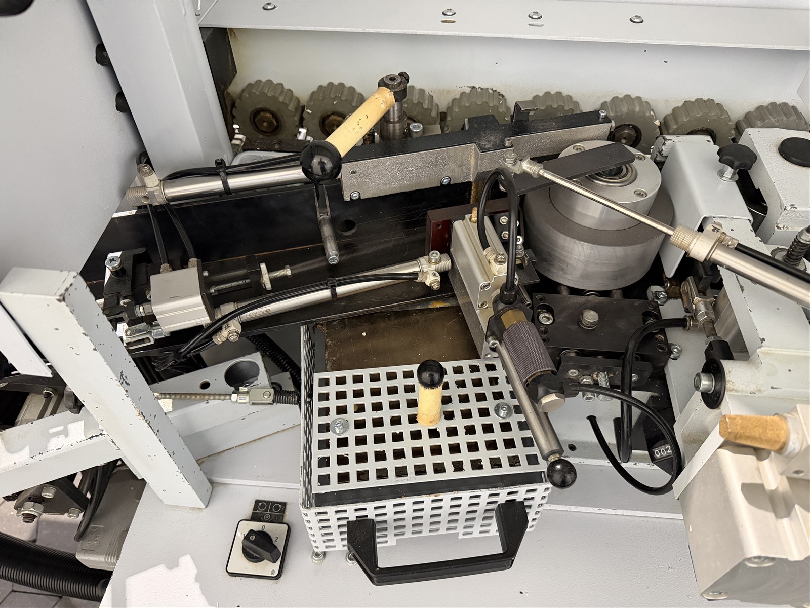 Kantenanleimmaschine BRANDT  KDF 340 -gebraucht- - unten liegendes Leimbecken