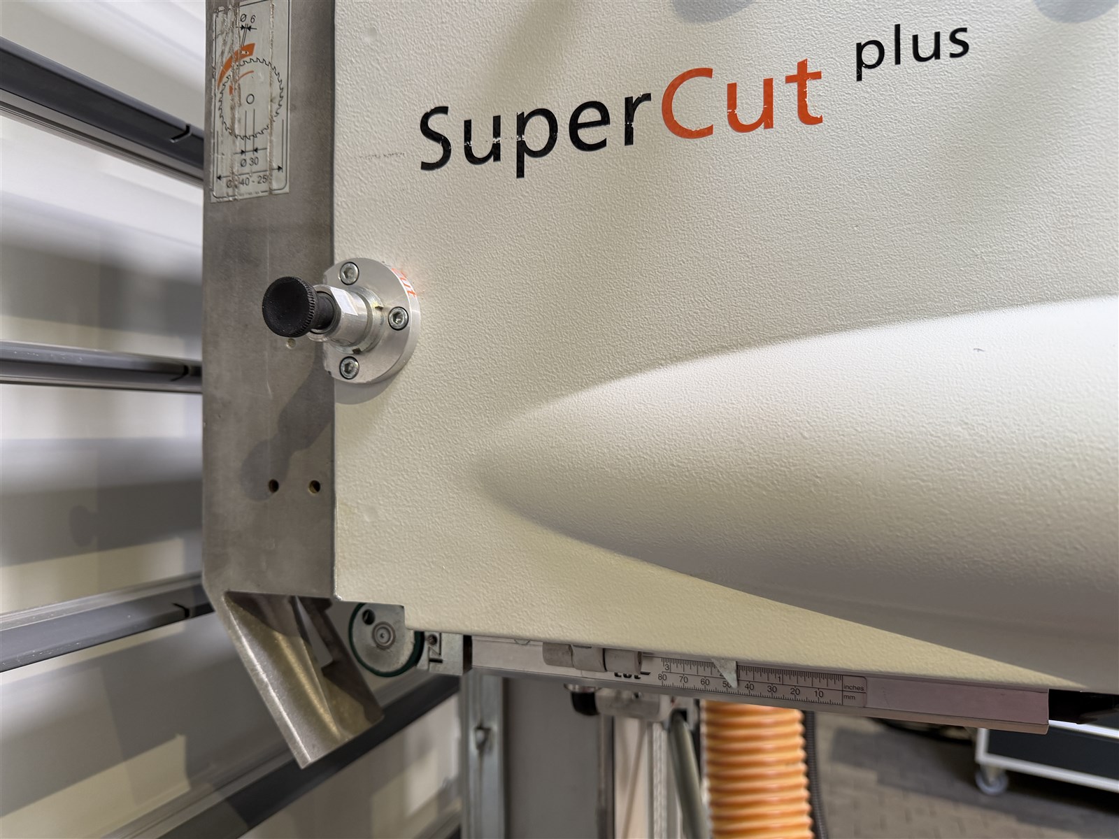 Plattensäge HOLZ-HER  1254 -gebraucht- - Vorritzeinrichtung im Gegenlauf - Super-Cut Vorritzer mit HM-Wendeplatten